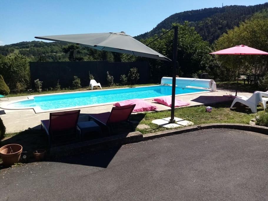 Gite "Le Temps D'Une Pause" Terrasse Et Piscine Coubon Exterior foto