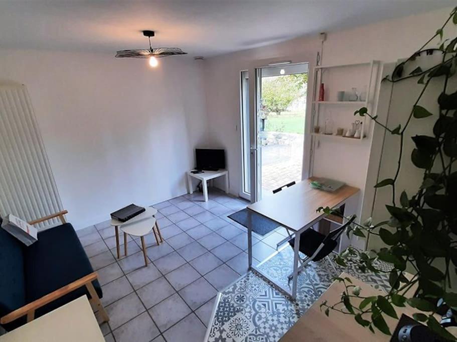 Gite "Le Temps D'Une Pause" Terrasse Et Piscine Coubon Exterior foto