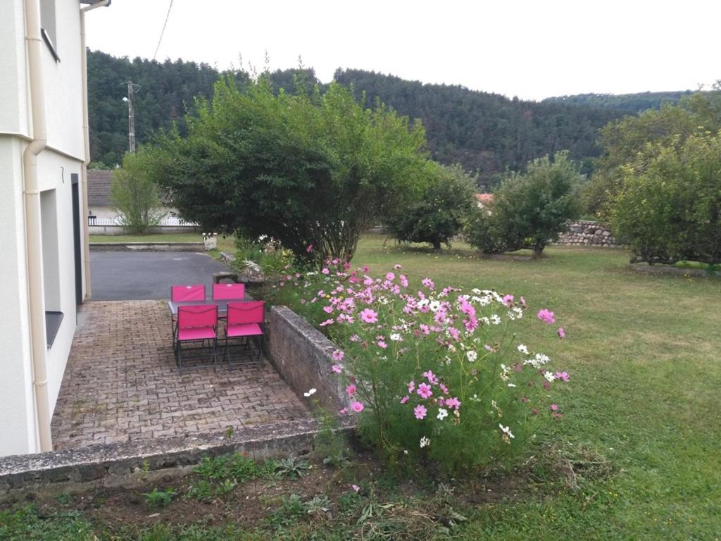 Gite "Le Temps D'Une Pause" Terrasse Et Piscine Coubon Exterior foto